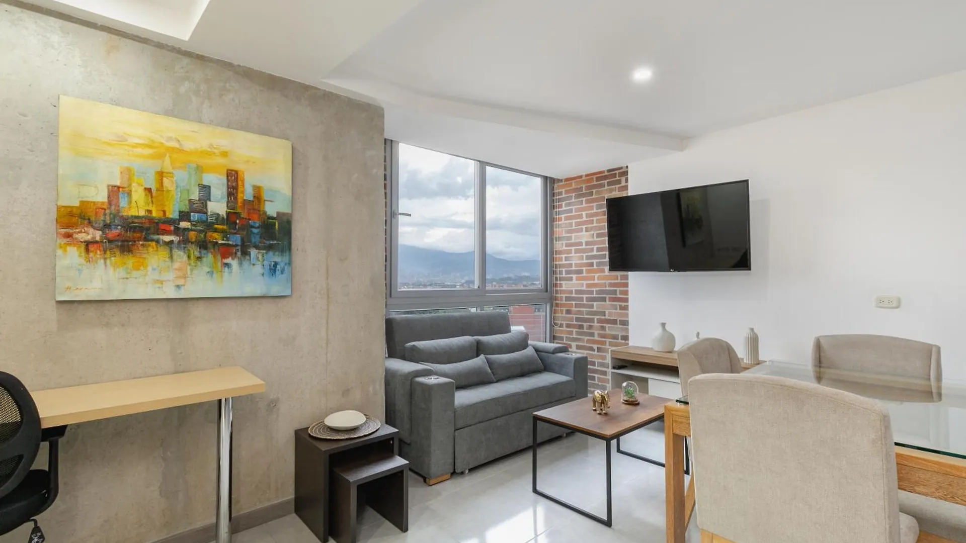 New Comfortable Laureles Apartment Medellín