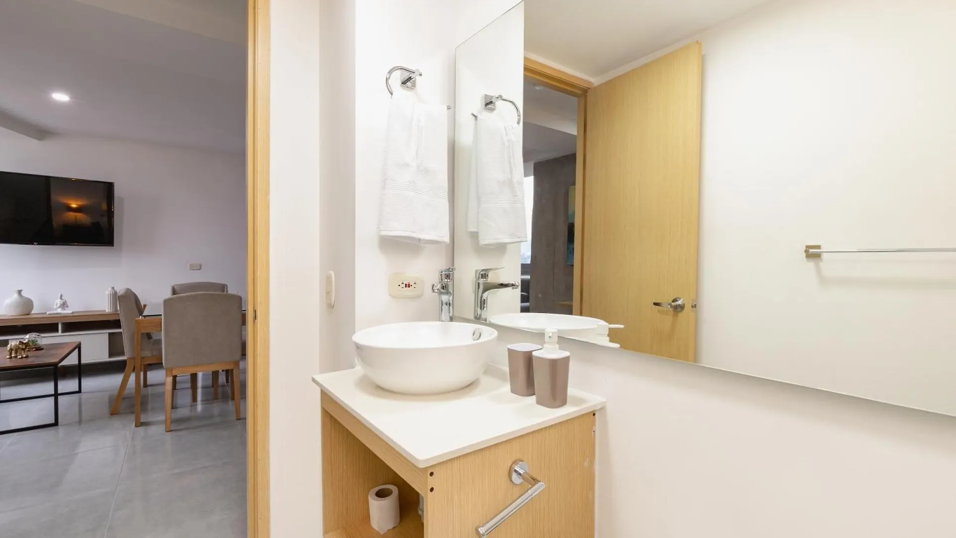 New Comfortable Laureles Apartment Medellín