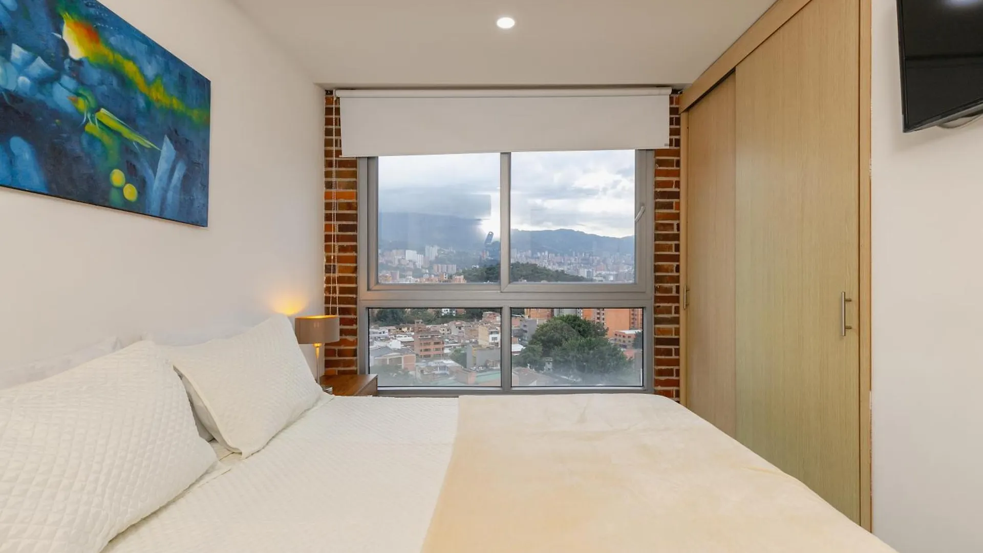 New Comfortable Laureles Apartment Medellín