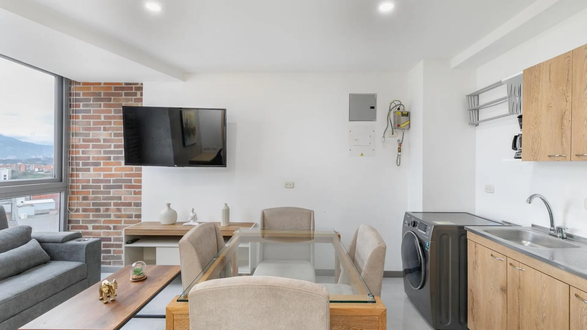 New Comfortable Laureles Apartment Medellín