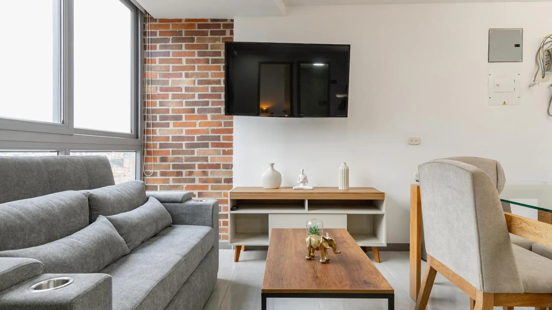 New Comfortable Laureles Apartment Medellín
