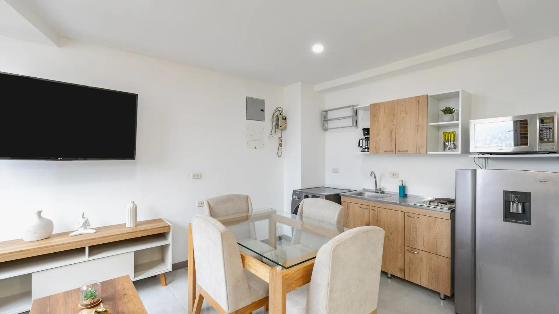 New Comfortable Laureles Apartment Medellín