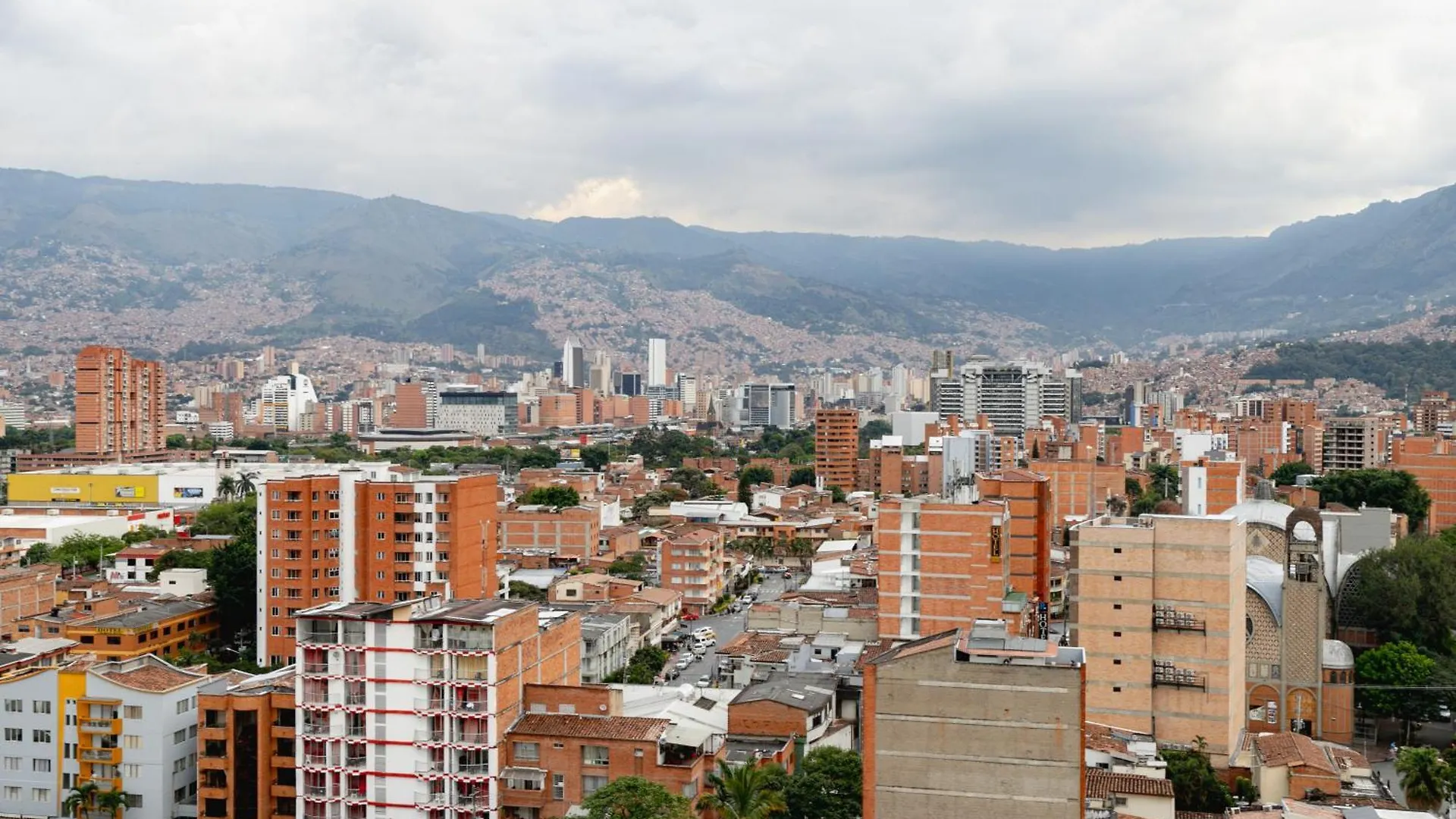 New Comfortable Laureles Apartment Medellín Colombie