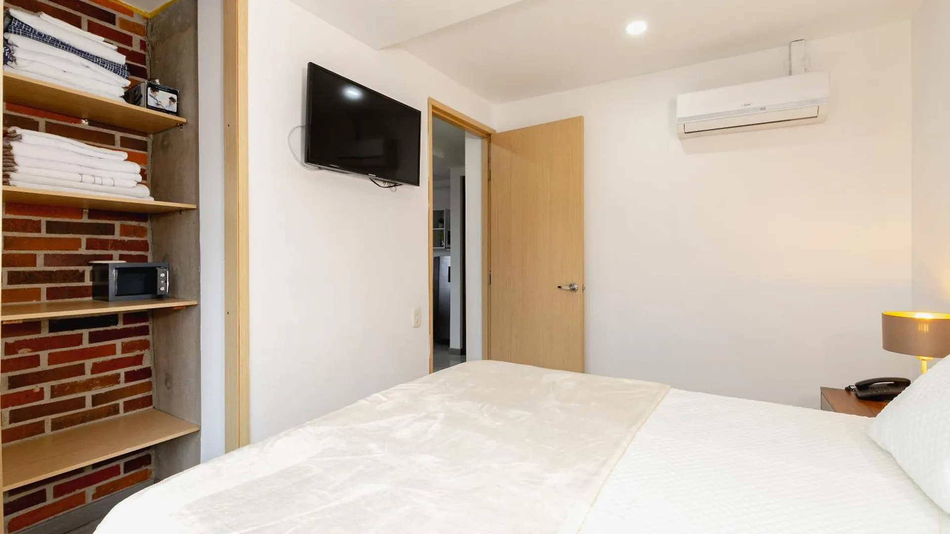New Comfortable Laureles Apartment Medellín